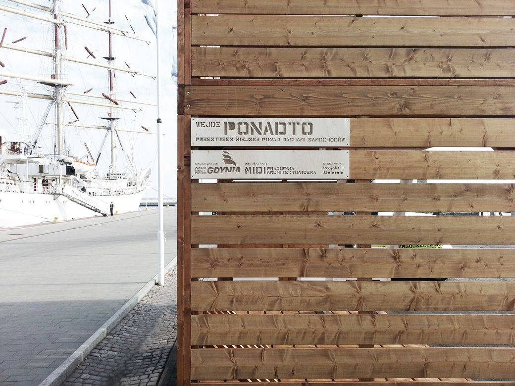 projekt PONADTO, przestrzeń miejsca ponad dachami samochodów zrealizowany w Gdyni